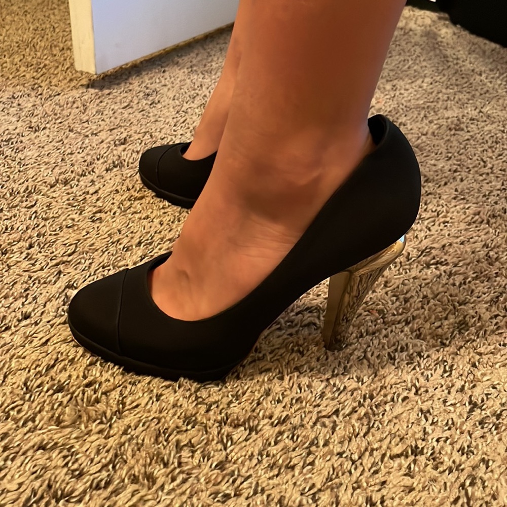 Original CHANEL. Good condition. Size 37. Im size 6. True size